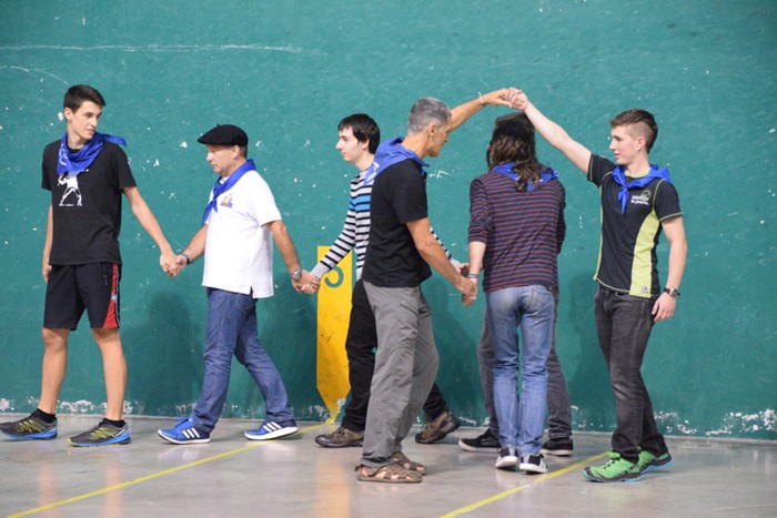 Dantzaren sokak lotuta - 2