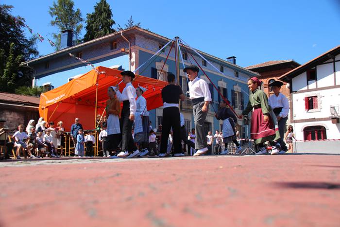 Dantza, bidania 46 1472040085748