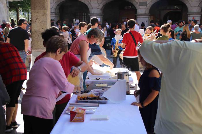 Argazki kamerak eskuan hartu 11 1569759110090