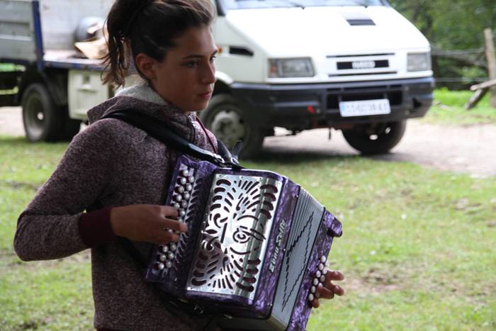 Mugak senidetzeei bide eman  15 1503145442903