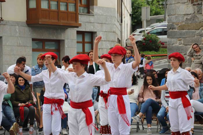 Dantzak, txistuak eta trikit 101 1565549131441