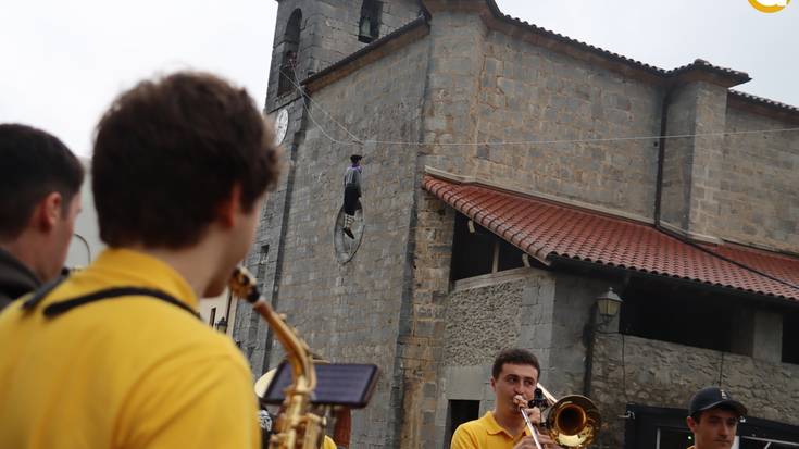 Pello Joxepe jaitsita, hasi dira San Esteban Jaiak Larraulen