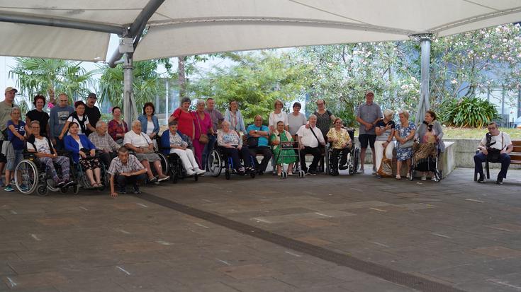 Egoiliarrak eta Nagusilaneko boluntarioak, meriendan