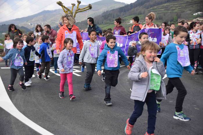 Eskuz esku ibili dute lekuko 23 1555085926561