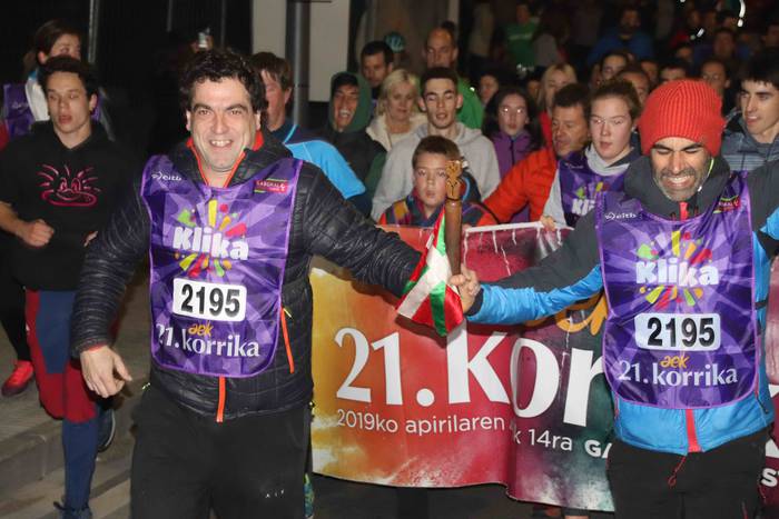 Orain, gaur eta hemen, dena  54 1555133873041