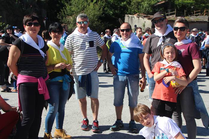 Eskuak batuta, desio bakarre 24 1528640629362