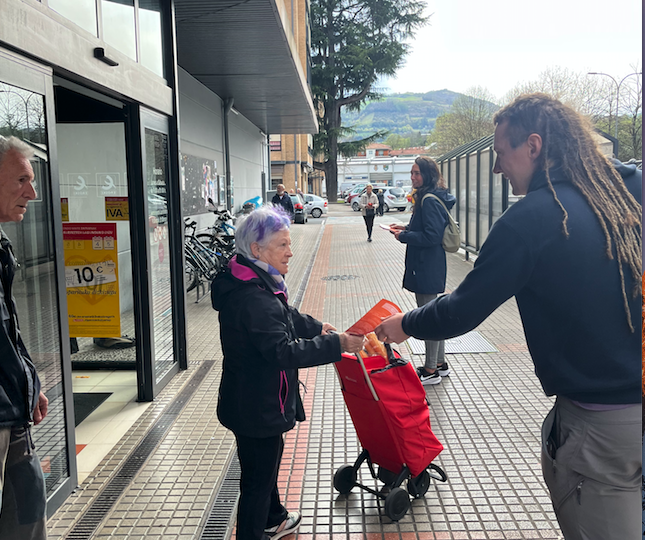 Saltoki handietan hizkuntza-eskubideen kanpaina egiten ari da Galtzaundi