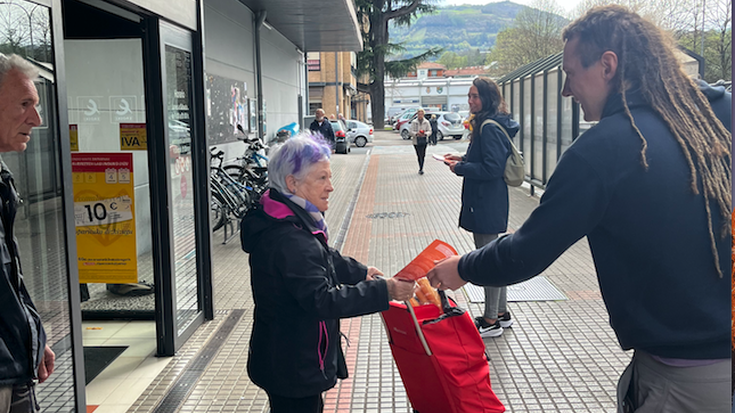 Saltoki handietan hizkuntza-eskubideen kanpaina egiten ari da Galtzaundi