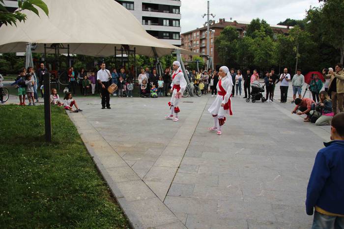 Lizarren basoa eta Bordon da 9 1561104650133