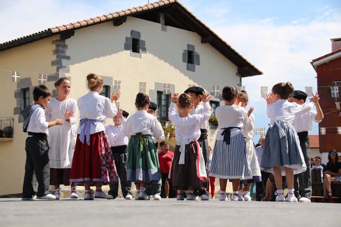 Axeriak dantzan Adunan 14 1471260741451