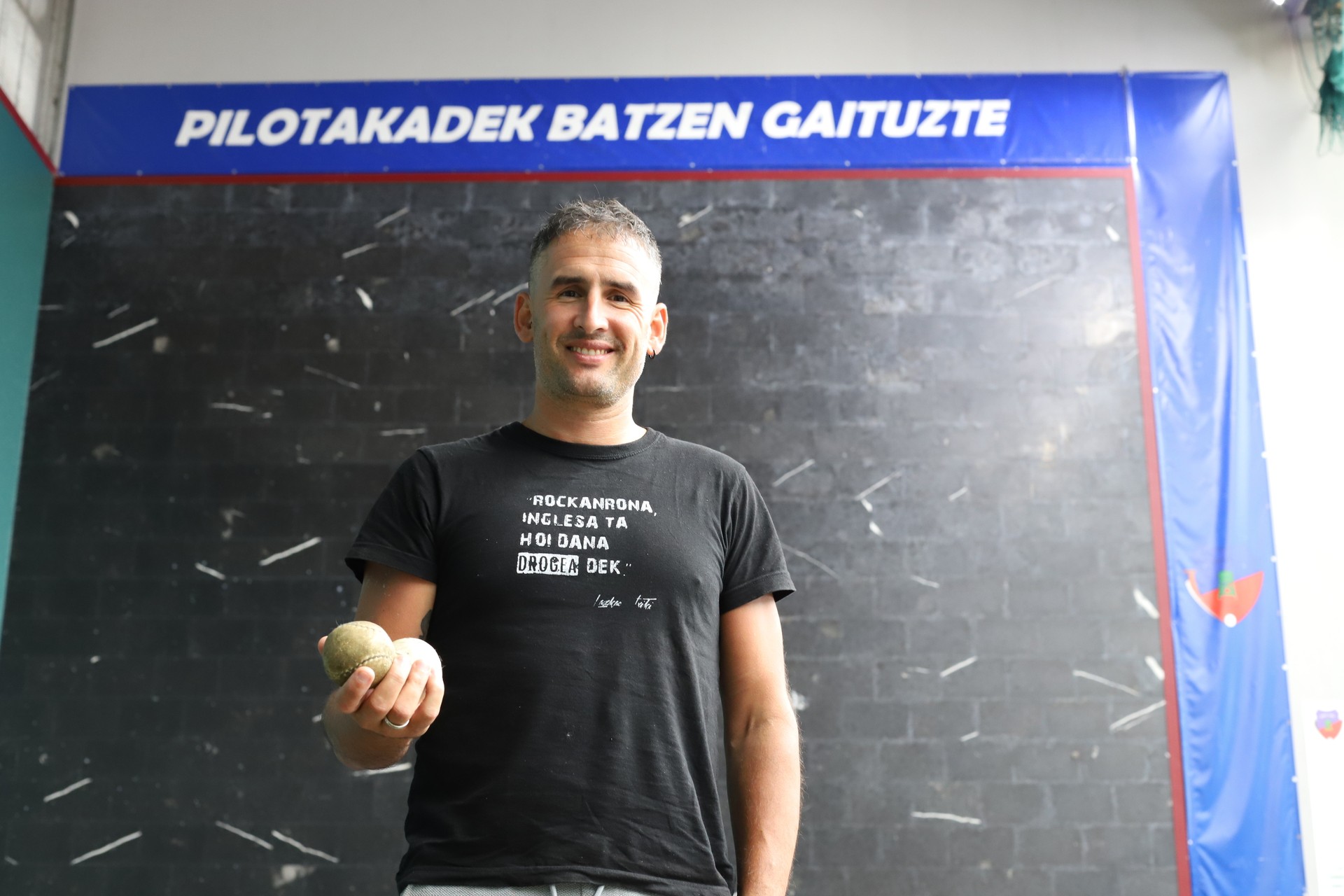 «Kirol arloan, frontoia da euskaraz bizitzeko gune seguru bakarrenetakoa»