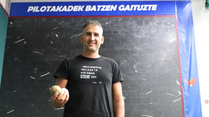 «Kirol arloan, frontoia da euskaraz bizitzeko gune seguru bakarrenetakoa»