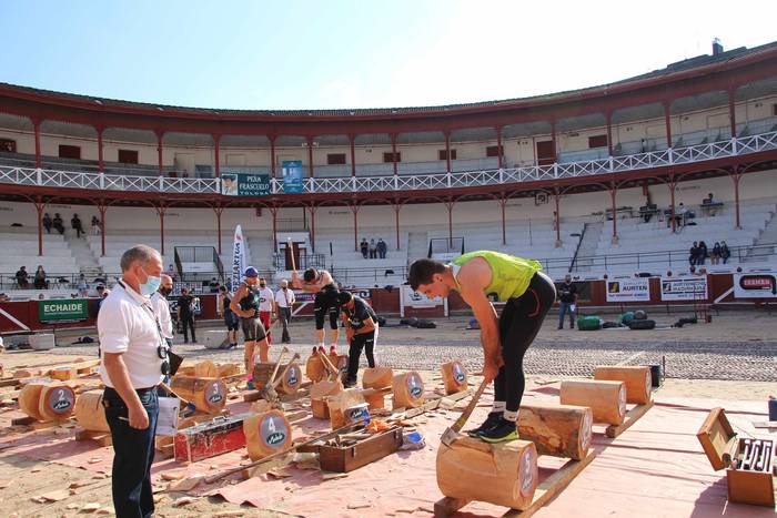 Izetatarrek jantzi dute txap 61 1624130533059