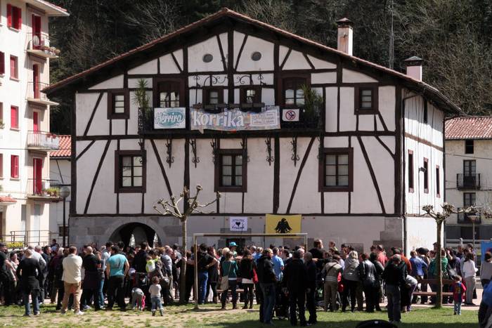 Harrera Elkartea aurkeztuko dute gaur Lizartzan