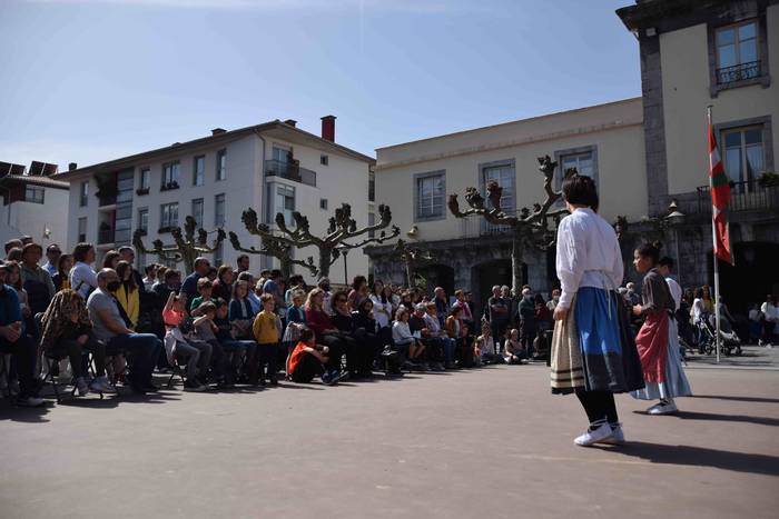 Oinkari dantza taldearen dan 22 1648304062856