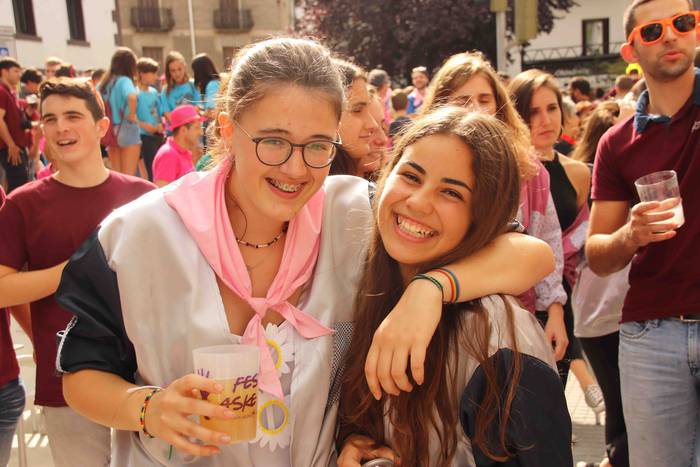 Kalean gora eta behera, kuad 75 1564506834598