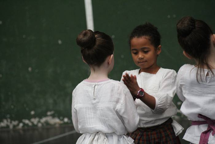 Bukalaik dantzari txikiz bet 35 1525522129637