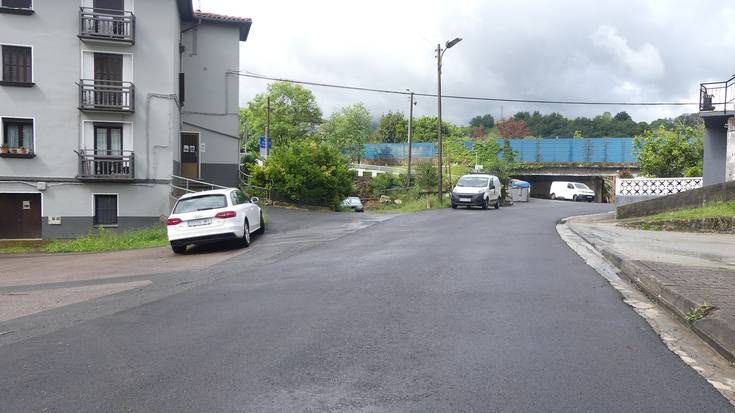 Otsabi auzoan asfaltatze lanak egin ditu Udalak