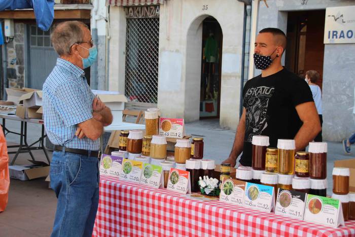 Zilarrezko urteurrenean, ino 6 1599914508247