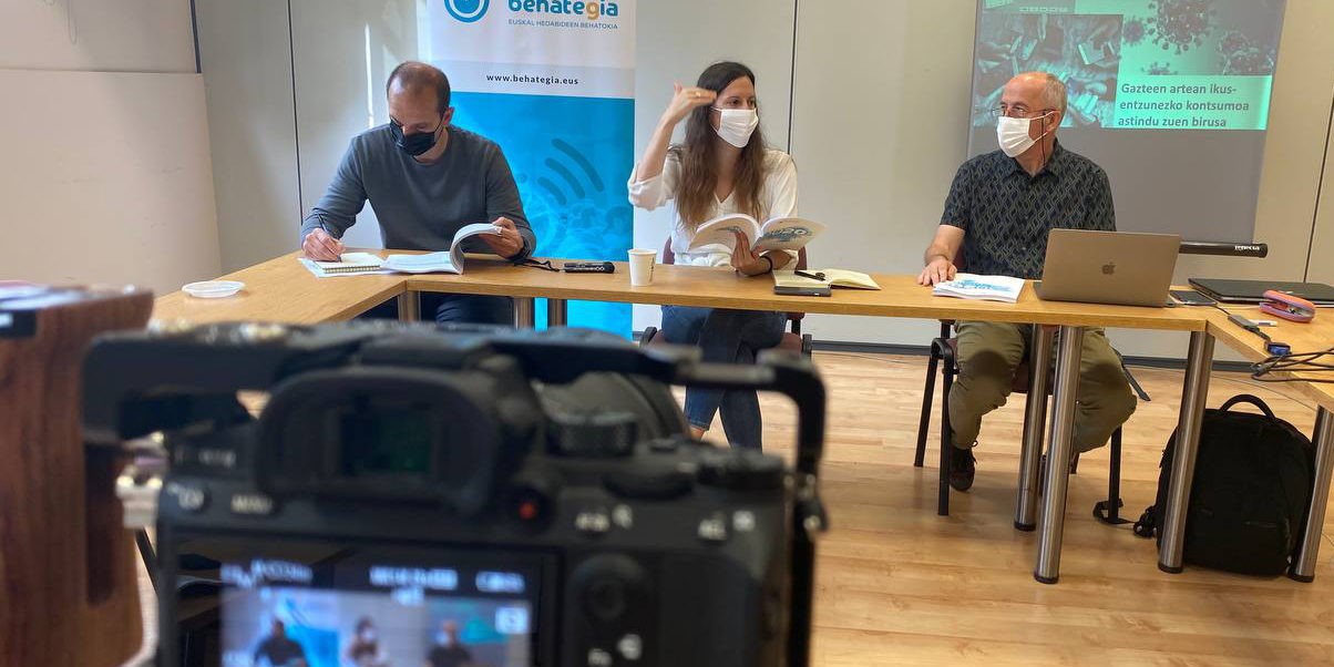Behategiak ‘Euskal hedabideen urtekaria 2020’ lana aurkeztu du