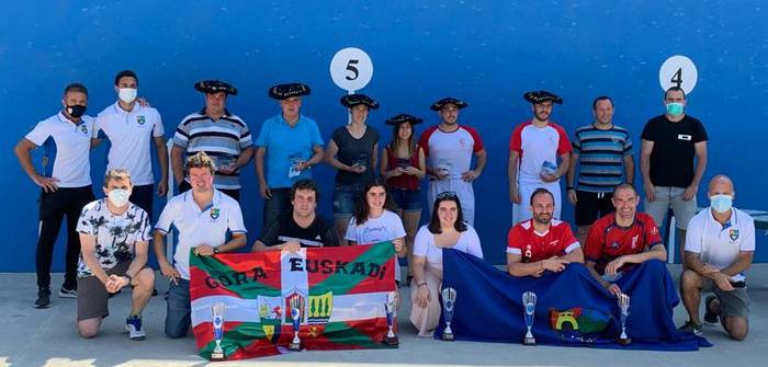 Txapelak irabazleen buruetan 2 1597073045494