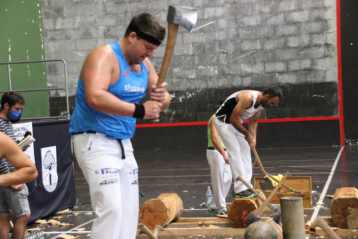 Irazu eta Mujika, aizkorako  1 1635413472035