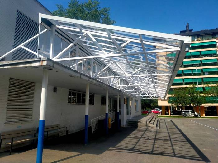 Fleming eskola publikoko ikasleek estalpe berria estreinatuz hasi dute ikasturtea