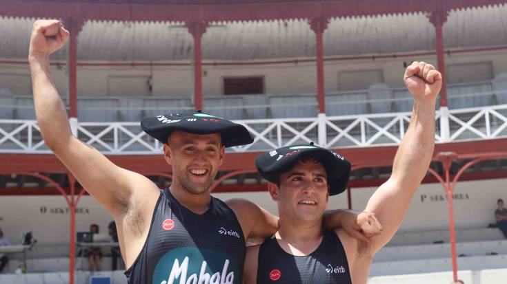 Gorka Etxeberriak eta Andoni Iruretagoienak jantzi dute txapela