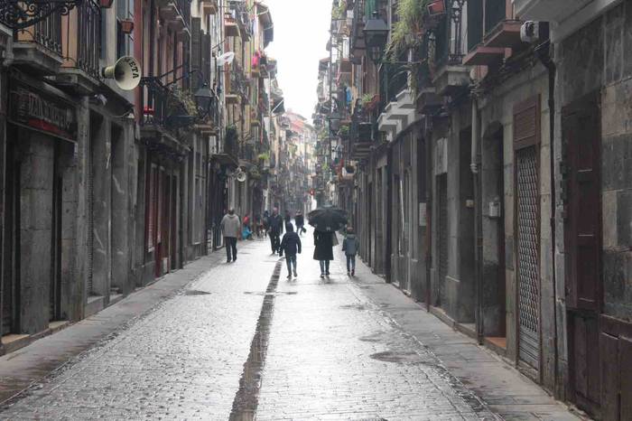 Haurrak kalera atera dira 36 1587900347803