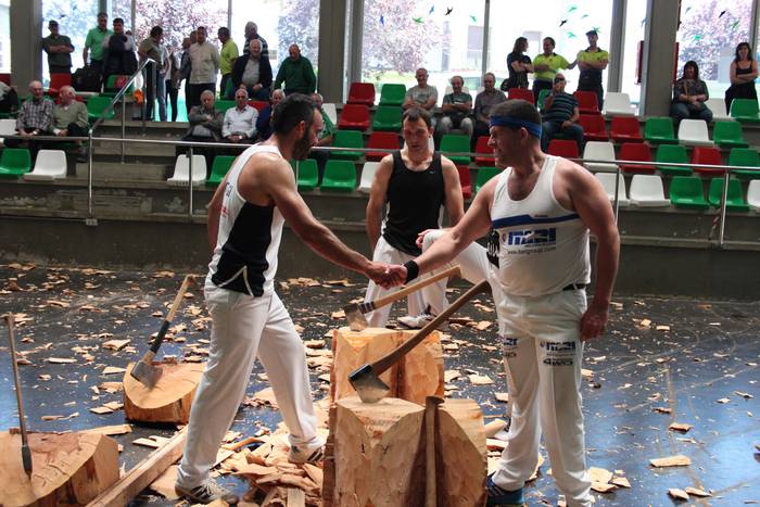 Pilotariei eta aizkolariei b 26 1557927138850