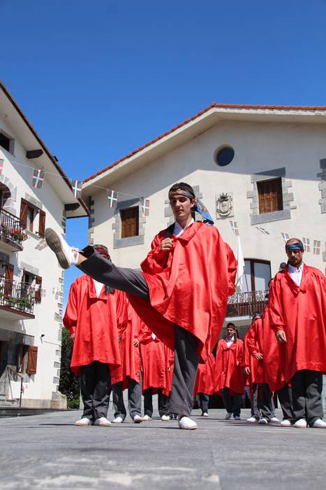 Axeriak dantzan Adunan 57 1471261057351