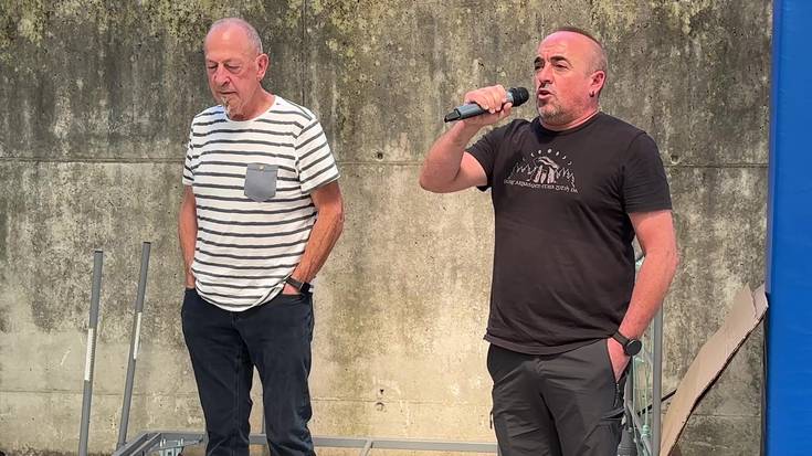 Sebastian Lizaso eta Iker Zubeldia bertsolariak, paella txapelketa girotzen