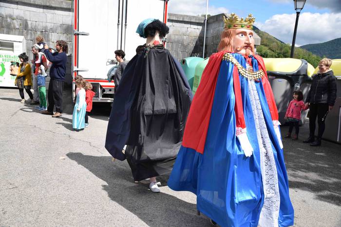 Haurrek egindako erraldoiek  6 1556984190778