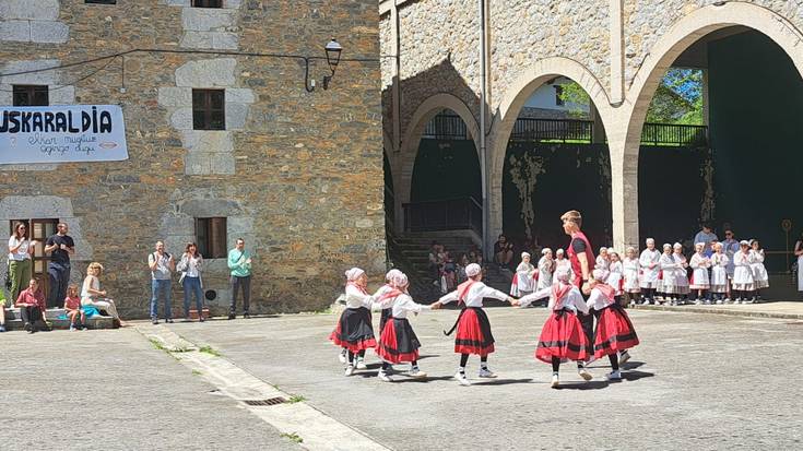 Dantza, antzerkia eta musika izango dira Gaztelun