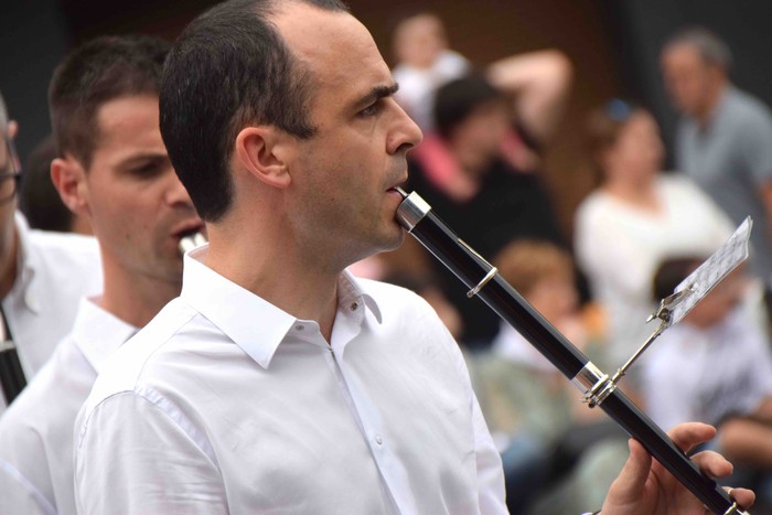 Soka dantzak jende ugari bildu du Errebote plazan - 13