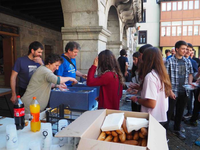 Elorriri gero arte, lagunart 15 1527361260399