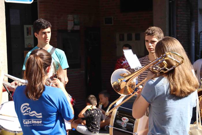 Argazki kamerak eskuan hartu 9 1569759108612