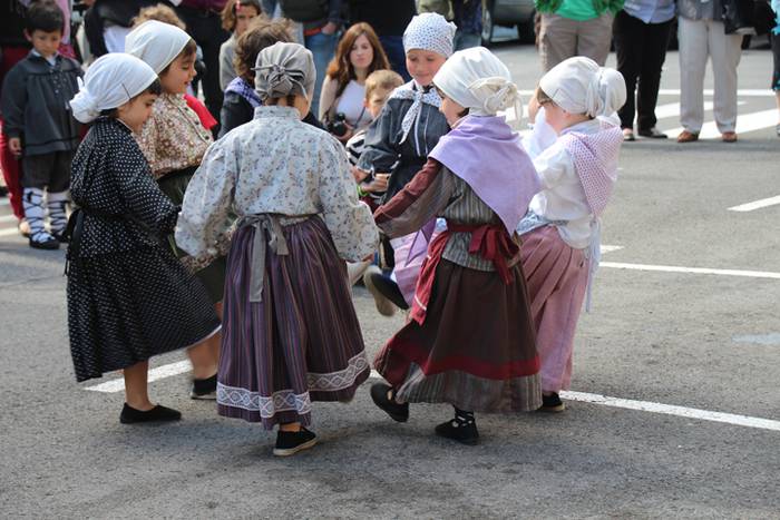 Haurrek alaitu dituzte kalea 50 1494678052473