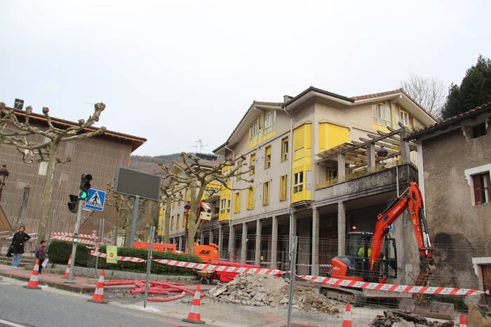 Hasi dituzte Irurako plaza oinezkoentzat egokitzeko lanak