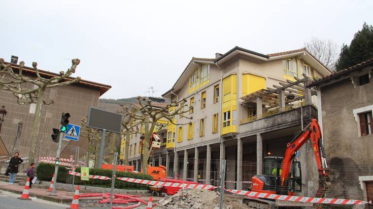 Hasi dituzte Irurako plaza oinezkoentzat egokitzeko lanak