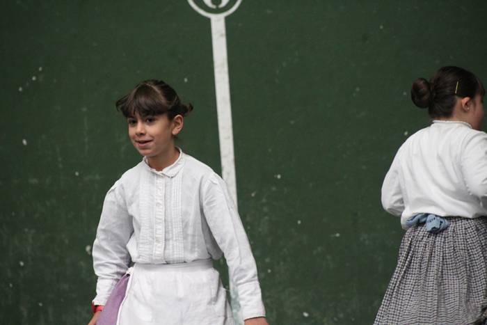 Bukalaik dantzari txikiz bet 12 1525522008589