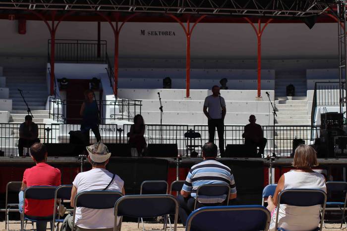 Bertso saioa Tolosako zezen  9 1592740345152