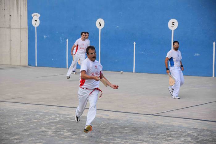 Txapelak jantzi dituzte 52.  8 1627714814211