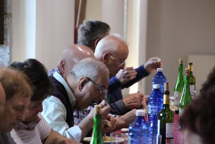 Prozesioaren ondoren, bazkar 5 1557930932826