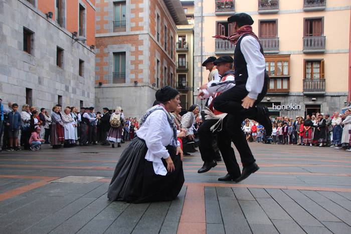 Udaberri Dantza Dezagun Tolo 94 1504963571671