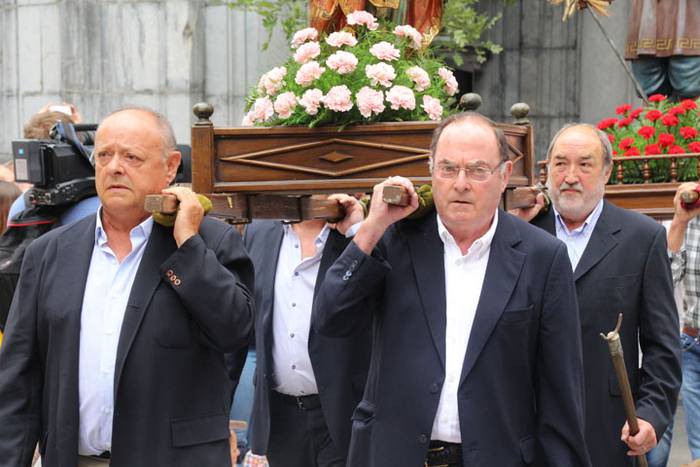 Santuek eta dantzariek poztu 38 1498312385361