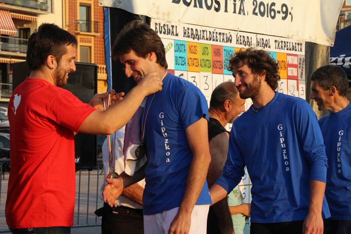 Txapel berdinduena, gipuzkoarren buruan 115 1473086060033