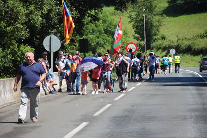 Eskuak batuta, desio bakarre 60 1528640920509