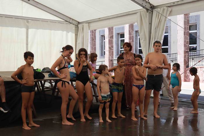 Saltoka eta jolasean pasatu  22 1660043075339