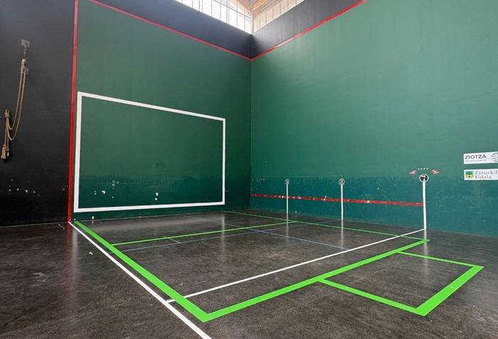 Frontball kantxa berria Intxaur pilotalekuan